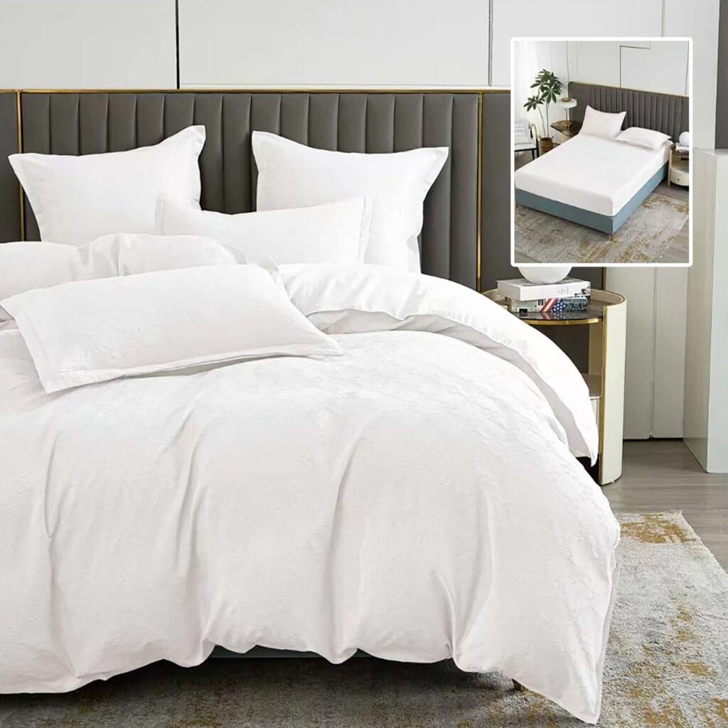 Cloud Dancer în dormitor, lenjerie alb cald natur uni baroque paolo