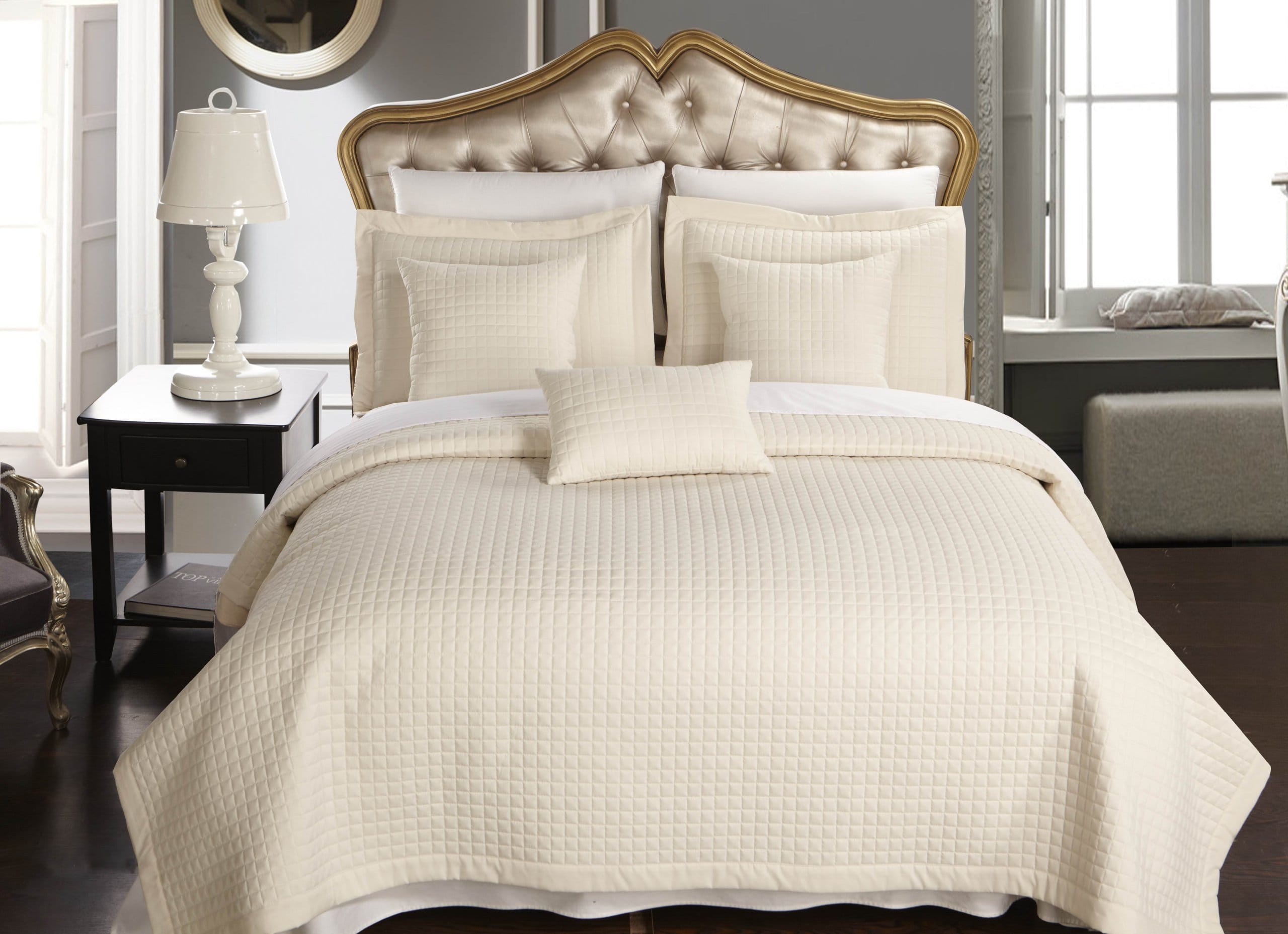 Neutre premium: de ce alb cald, crem și bej sunt alegerea anului în dormitor